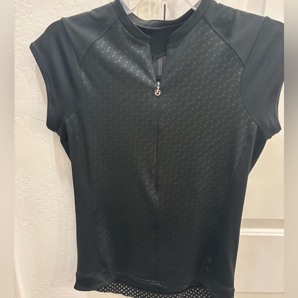 Vella  Black Women's  Athletic biking/hiking Top🚴🚴‍♀️🚴‍♂️🚲